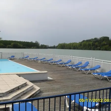 Appt Hameau Du Lac Avec Piscine Et Vue Sur Le Lac Marciac Exterior photo