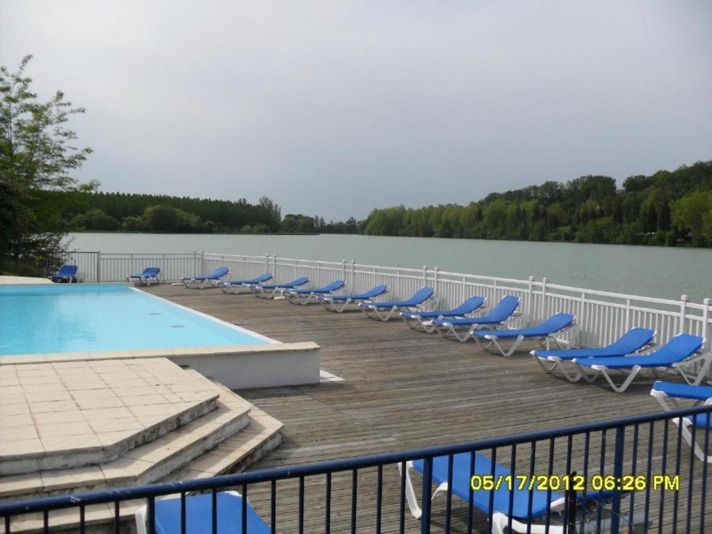 Appt Hameau Du Avec Piscine Et Vue Sur Le * Marciac