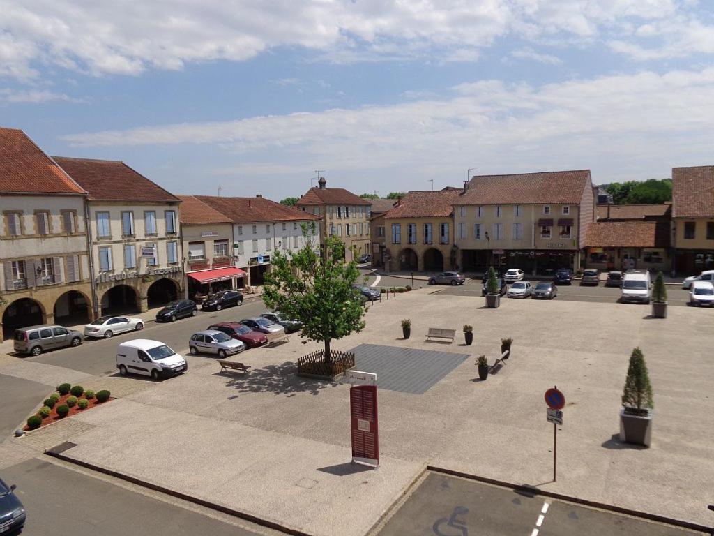 Appt Hameau Du Avec Piscine Et Vue Sur Le Apartment Marciac